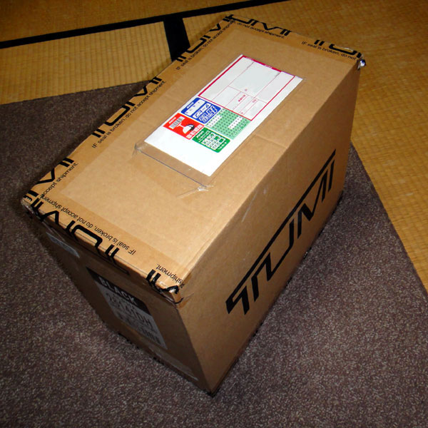 トゥミ／ALPHAコレクション エクスパンダブル・オーガナイザー・コンピューター・ブリーフ 26141DH｜梱包箱